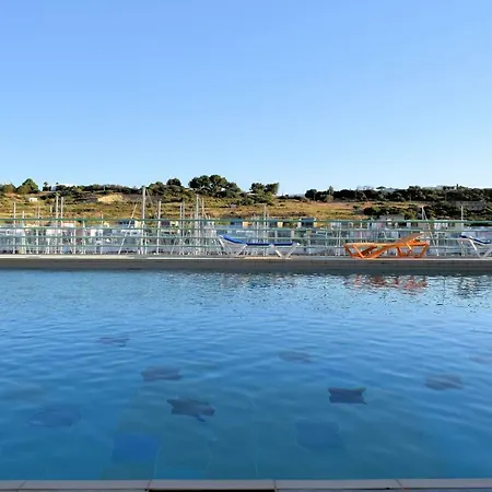 Marina Pearl View